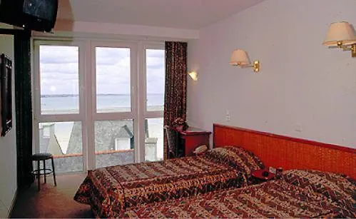 Hotel Les Arcades 생카스트르길도