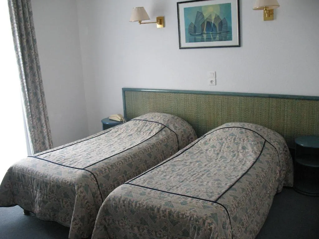 Hotel Les Arcades 생카스트르길도 3*,